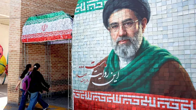 روز ۹۶ جنگ | ترامپ: مذاکرات با ایران خوب است؛ شاید با آیت الله خامنه ای دیدار کنم ! سنتکام: موشک و پهپادهای ایران را رهگیری کردیم | حملات سپاه به اهدافی در منطقه | انفجار در قشم | توقیف نفتکش ایرانی