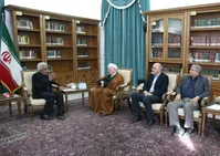 نمایش فیلم رستاخیز در حضور آیت‌الله هاشمی+تصاویر