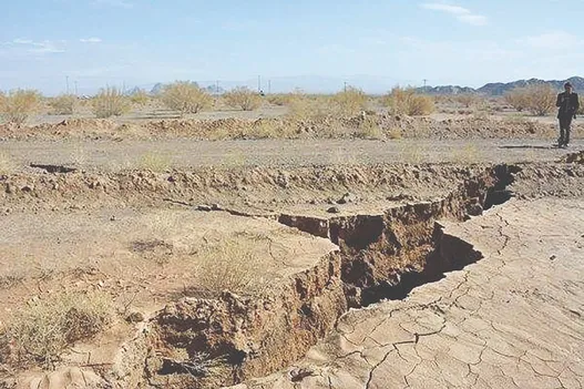 تشدید بحران فرونشست در اصفهان؛ وقتی زیر پای نصف جهان خالی می‌شود
