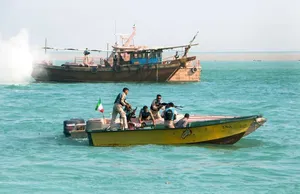 لنج‌های ربوده‌شده از دست دزدان دریایی سومالی آزاد شدند
