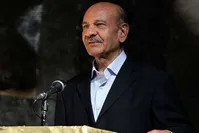انتقاد شدید پرویز پرستویی از مجری تلوزیون بخاطر توهین به فردوس کاویانی