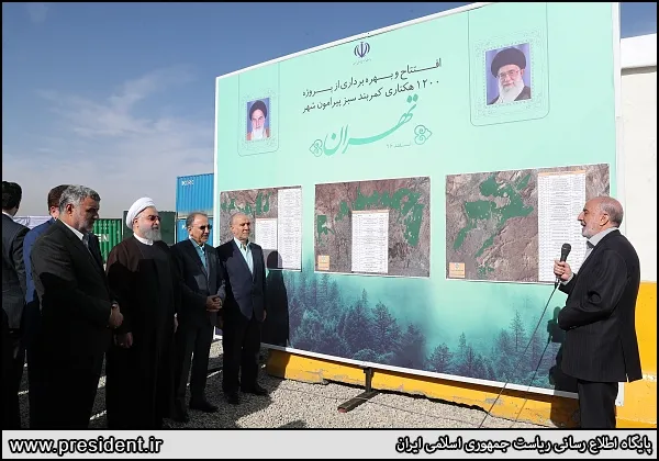 روحانی و درختکاری