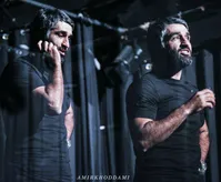 پژمان جمشیدی و شبنم قلی‌خانی روی صحنه نمایش «پوست انداختن»+تصاویر