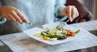 با خوردن کدام مواد غذایی احساس سیری نمی‌کنید؟