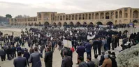 فیلم| راهپیمایی اعتراضی مردم اصفهان در زاینده‌رود