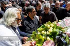 دختر اکبر عبدی: هزینه تهیه تاج گل برای پدرم را به بیماران «پروانه‌ای» اختصاص دهید