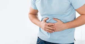 شکم‌تان همیشه باد می‌کند؟ این خوراکی‌ها و عادت‌ها را جدی بگیرید