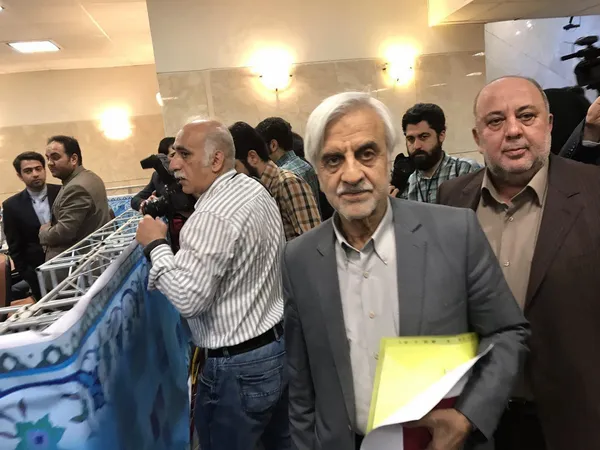سيدمصطفي هاشمي طبا با حضور در وزارت کشور دواطلب دوازدهمین دوره انتخابات ریاست جمهوری شد