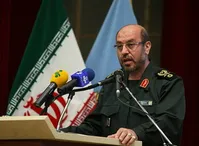 وزیر دفاع: نمی‌توانیم باب ارتباط با دنیا را به دلیل وجود دشمنی با انقلاب ببندیم
