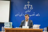 وکیل متهم ردیف دوم: ریگی به کفش موکلم نیست/متهم ردیف سوم: همه جامعه مجرمند!/پای 3 وزیراحمدی‌نژاد درمیان است