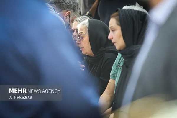 مرضیه برومند در مراسم تشییع پیکر آتیلا پسیانی