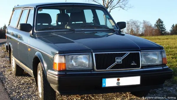 Volvo 240
Volvo 240
ظاهر این خودرو که تا سال ۱۹۹۶ در کشورهای مختلف تولید می&zwnj;شد نیز چندان زیبا نیست.
