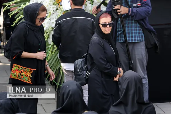 &laquo;آناهیتا همتی&raquo; بازیگر سینما و تلویزیون در مراسم تشییع پیکر &laquo;آتیلا پسیانی&raquo;