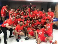پرسپولیسی‌ها جام قهرمانی را بالای سر بردند