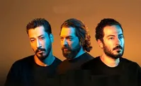 عکس| دورهمی بازیگران در پشت صحنه نمایش سی صد