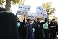تصاویر| راهپیمایی نمازگزاران در اعتراض به حوادث اخیر