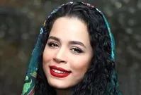 عکس| ملیکا شریفی‌‌نیا با چهره پانسمان‌شده در تلویزیون