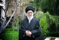 رهبر انقلاب: تا مدت‌ها بعد از ۲۲ بهمن بار‌ها به این فکر می‌افتادم که ما خوابیم یا بیدار