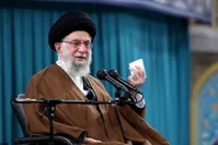 فیلم| زمزمه سرود جمهوری اسلامی ایران توسط رهبر انقلاب