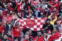 اعتراض شدید پورموسوی و شادی پرسپولیسی‌ها در ورزشگاه آزادی