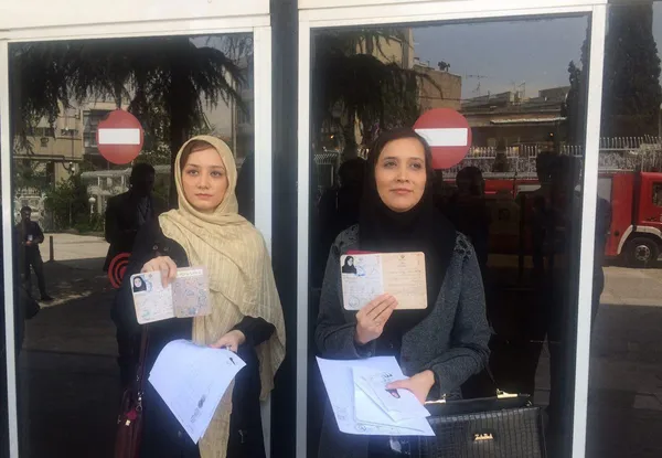 طهورا و شيما زاغه در  مسیر ریاست جمهوری؛ شعار ما، همراه با پيشكسوتان همگام با جوانان.با روحاني و رئيسي ائتلاف ميكنم. يارانه&zwnj;ها را افزايش ميدهم