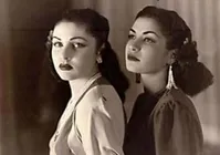 عکس/ «اشرف پهلوی» در حال بازی با «شهناز» دختر «فوزیه»