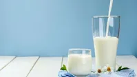 قبل از خواب، شیر سرد بخوریم یا شیر گرم؟