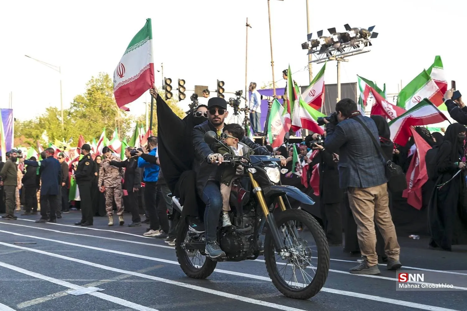 مراسم راهپیمایی دختران «جان‌فدای ایران»، ظهر جمعه (۲۸ فروردین ۱۴۰۵) از میدان امام حسین (ع) تا میدان انقلاب برگزار شد.