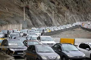 ترافیک سنگین در آزادراه تهران - شمال و جاده کرج - چالوس