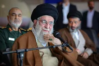 عکس/ نوشته حکاکی شده روی انگشتر رهبر انقلاب چه بود؟