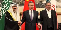 عکس| طنز تاریخ؛ کیهان بعد از حمله به سفارت عربستان، کیهان بعد از توافق با عربستان!