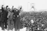 شاه و دوراهی توسعه