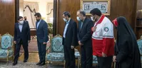 تصاویر| دیدار رییس فدراسیون صلیب سرخ با محمد مخبر