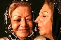 عکس/ ثریا قاسمی و حمیده خیرآبادی در پشت صحنه سریال «در قلب من» با حضور پارسا پیروزفر و لعیا زنگنه