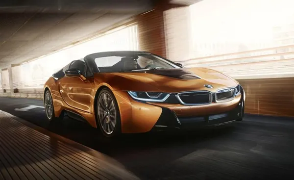 بی ام و i۸

بی ام و در ماه ژوئن، BMW آخرین سوپراسپرت i۸ کوچک  خود را ساخت. i۸ که به صورت کوپه یا رودستر ارائه می&zwnj;شود، از یک موتور احتراق داخلی ۱.۵ سیلندر لیلیپوتیان سه سیلندر با یک باتری و موتورهای الکتریکی استفاده می&zwnj;کند تا در مجموع ۳۶۹ اسب بخار قدرت تولید کند اما اکنون قرار است این خودرو توقف تولید داشته باشد.