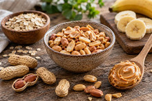 خواص بادام زمینی؛ فواید، مضرات و بهترین روش مصرف