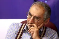صادق زیباکلام به زندان محکوم شد