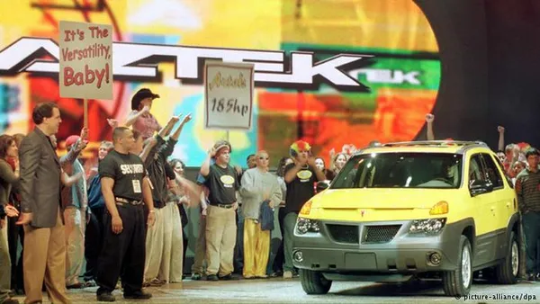 Pontiac Aztek
پونتیاک آزتک، خودرویی است که بین سال&zwnj;های ۲۰۰۱ تا ۲۰۰۵ در آمریکای شمالی تولید شده است.

