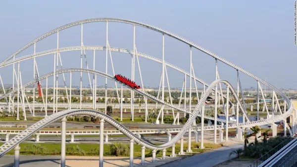 سریع&zwnj;ترین قطار هوایی جهان

قطار هوایی (Formula Rossa roller coaster): ابوظبی

این قطار مسافت ۱۵۰ متر را در ساعت را می&zwnj;پیماید. مسافران این قطار مسافتی حدود ۲۰۹۲ متر را در ۹۲ ثانیه می&zwnj;پیمایند.

جایگزینی بهتر: شاید سوار شدن بر روی فنجان&zwnj;های پرنده در دیزنی لند گزینه مناسب تری برای سرگیجه کمتر باشد.