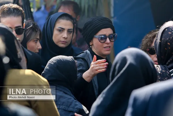 &laquo;سوسن پرور&raquo; بازیگر تئاتر، سینما و تلویزیون در مراسم تشییع پیکر &laquo;آتیلا پسیانی&raquo;