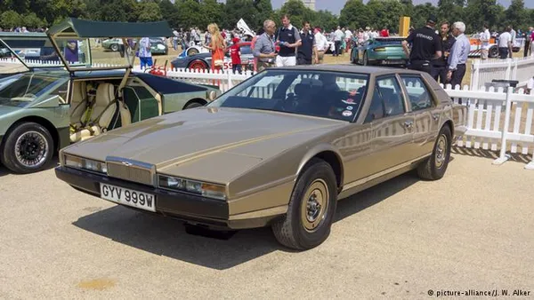 Aston Martin Lagonda
آستون مارتین لاگوندا، خودرویی است بریتانیایی که بین سال&zwnj;های ۱۹۷۶ تا ۱۹۸۹ تولید شده است.
