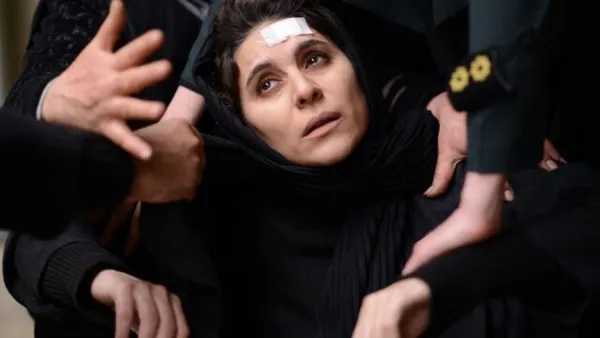 "تی تی"
فیلم سینمایی &laquo;تی&zwnj;تی&raquo; چهارمین ساخته آیدا پناهنده است که با متنی از ارسلان امیری و خودش، زمستان سال گذشته جلوی دوربین رفت و اولین نمایش آن در بخش Tokyo Premiere 2020 این فستیوال ژاپنی بوده است.

پارسا پیروزفر، الناز شاکردوست و هوتن شکیبا بازیگران اصلی این فیلم هستند و کمپانی Dreamlab Films به مدیریت نسرین میرشب پخش جهانی آن را بر عهده دارد.