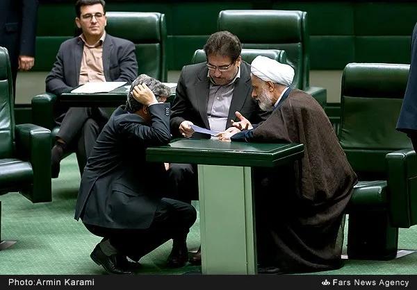 صحن علنی مجلس شورای اسلامی
جلسه علنی مجلس شورای اسلامی صبح امروز سه شنبه به ریاست علی لاریجانی و با ارائه گزارش علی ربیعی وزیر تعاون و رفاه اجتماعی و بیژن نامدار زنگنه وزیر نفت برگزار شد.

