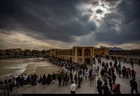 تصاویر| لحظات خوش مردم اصفهان لب زاینده‎رود