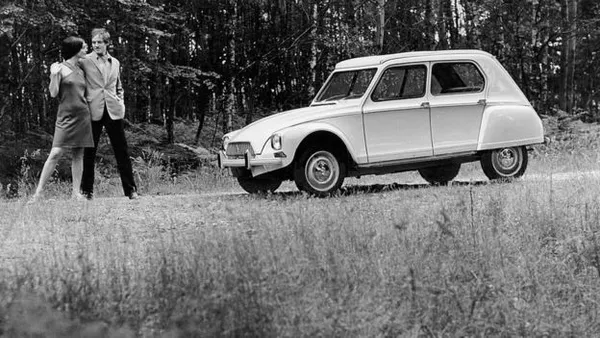 مدلی از سیتروئن 2CV به نام دایان با نام تجاری ژیان در دهه چهل و پنجاه شمسی در ایران تولید شد
