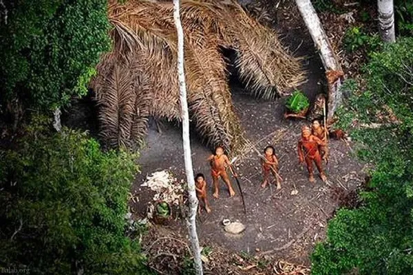  جزیره&zwnj;ی نورث سنتینل &laquo;North Sentinel Island&raquo;

جمعیت بومیان ساکن جزیره سنتینل چیزی بین ۵۰ تا ۴۰۰ نفر است که سابقه حمله به مردم را دارند. بهمین دلیل، جزیره توسط دولت هندوستان حفاظت می&zwnj;شود و کسی اجازه&zwnj;ی ورود به این جزیره را ندارد.