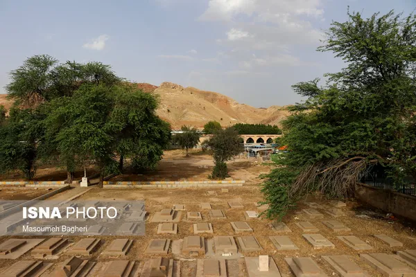 قبرستان ارامنه درمنطقه&zwnj;ی نفتون. باتوجه به تاریخ سنگ نوشته&zwnj;ها قدمت این قبرستان به هشتاد سال پیش برمی&zwnj;گردد.
